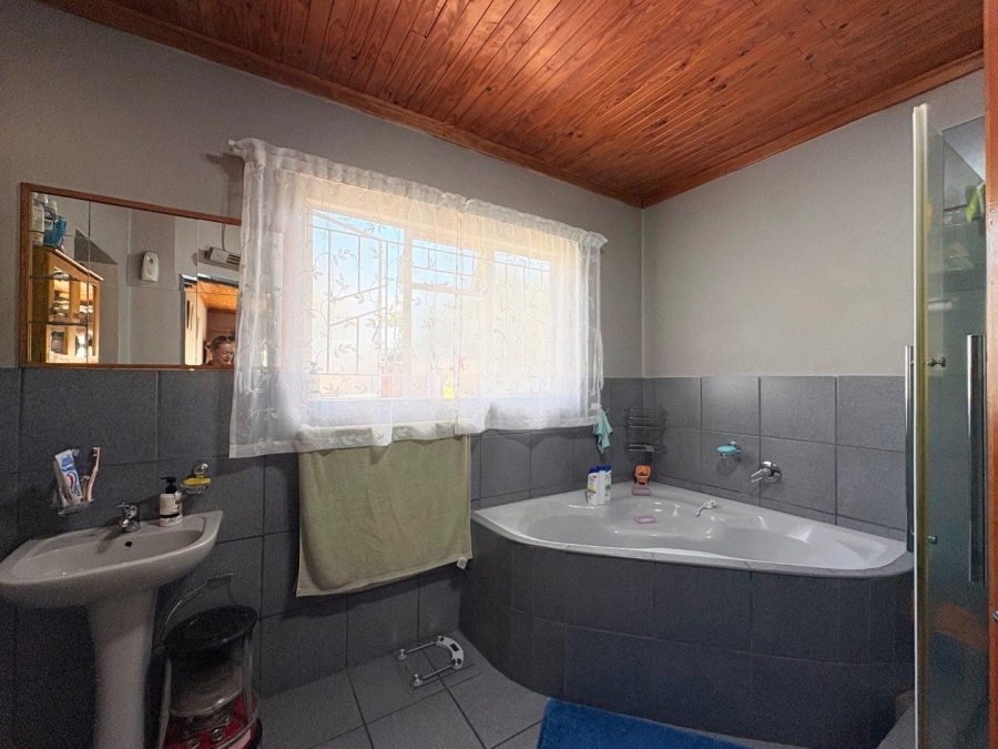 3 Bedroom Property for Sale in Langenhovenpark Free State